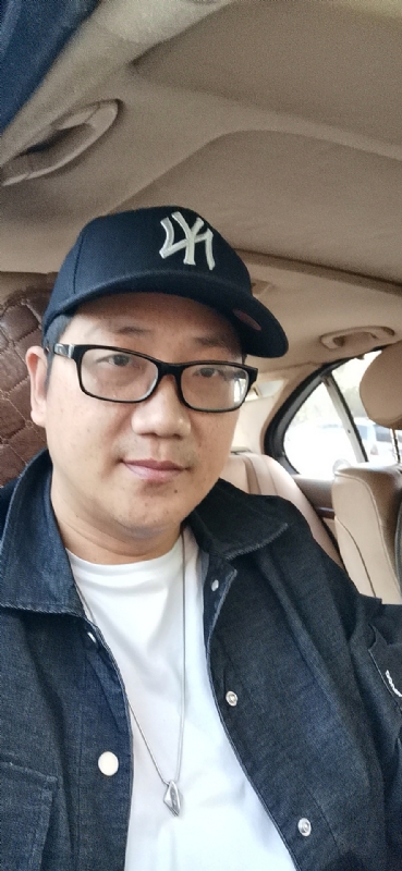 拥抱幸福的第一张照片--莆田婚介网