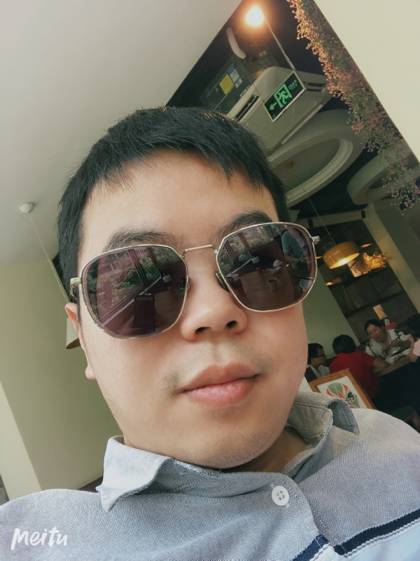 月台等路人的第一张照片--莆田婚介网